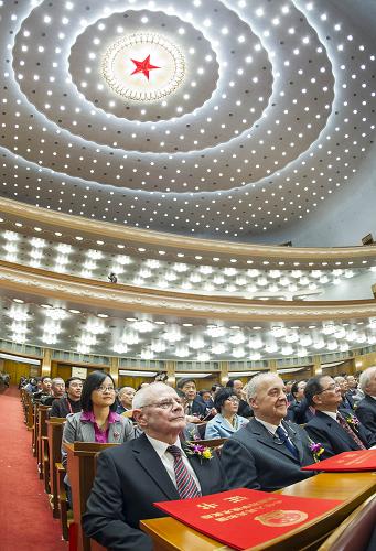 國家科學技術獎勵大會在北京舉行 1月10日,中共中央、國務院在北京隆重舉行國家科學技術獎勵大會。 新華社記者王曄攝