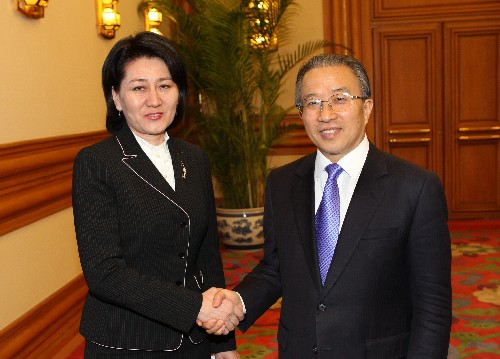 3月24日,中國國務委員戴秉國在北京中南海會見蒙古國外長桑加蘇倫·奧云。 新華社記者 龐興雷 攝