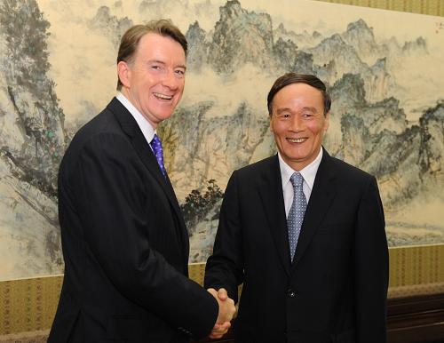 9月7日,國務(wù)院副總理王岐山在北京中南海會見英國商務(wù)大臣曼德爾森。 新華社記者 李學(xué)仁 攝