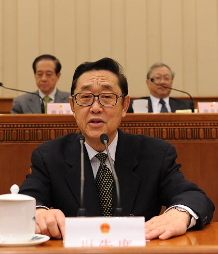 12月24日,十一屆全國(guó)人大常委會(huì)第十二次會(huì)議在北京人民大會(huì)堂舉行第二次全體會(huì)議。這是全國(guó)人大農(nóng)業(yè)與農(nóng)村委員會(huì)副主任委員孫文盛向會(huì)議報(bào)告農(nóng)村社會(huì)保障體系建設(shè)情況跟蹤檢查的情況。 新華社記者黃敬文攝