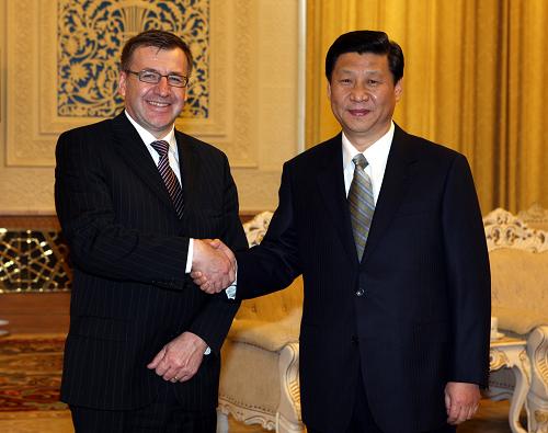 習近平會見比利時副首相兼外交大臣范納克爾 4月6日,國家副主席習近平在北京人民大會堂會見比利時副首相兼外交大臣范納克爾。 新華社記者 姚大偉 攝