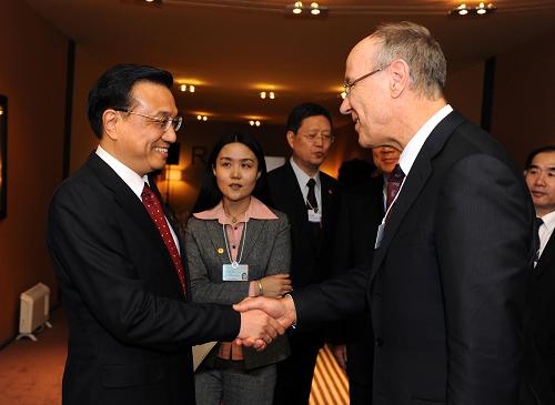 1月28日,中國國務院副總理李克強在瑞士達沃斯會見世界知識產(chǎn)權(quán)組織總干事弗朗西斯·高銳。 新華社記者謝環(huán)馳攝