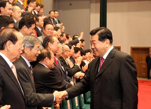 10月8日至13日,全國(guó)政協(xié)舉辦邀請(qǐng)海外僑胞列席全國(guó)政協(xié)全體會(huì)議十周年紀(jì)念活動(dòng)。10月9日,中共中央政治局常委、全國(guó)政協(xié)主席賈慶林在北京政協(xié)禮堂會(huì)見(jiàn)出席紀(jì)念活動(dòng)的代表并發(fā)表重要講話(huà)。新華社記者丁林?jǐn)z