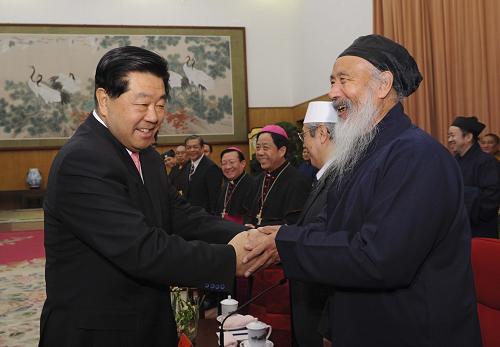 1月27日,中共中央政治局常委、全國(guó)政協(xié)主席賈慶林邀請(qǐng)全國(guó)性宗教團(tuán)體負(fù)責(zé)人到北京中南海座談,共慶新春佳節(jié)。新華社記者 饒愛(ài)民 攝