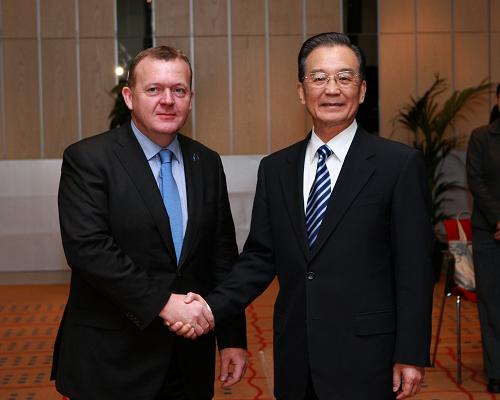 12月17日,中國國務(wù)院總理溫家寶在哥本哈根會見丹麥首相拉斯穆森。新華社記者 龐興雷 攝