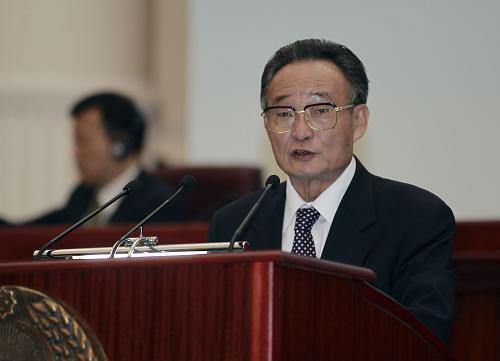 9月22日,中國全國人大常委會(huì)委員長吳邦國在烏茲別克斯坦最高會(huì)議立法院發(fā)表演講。 新華社記者 鞠鵬 攝