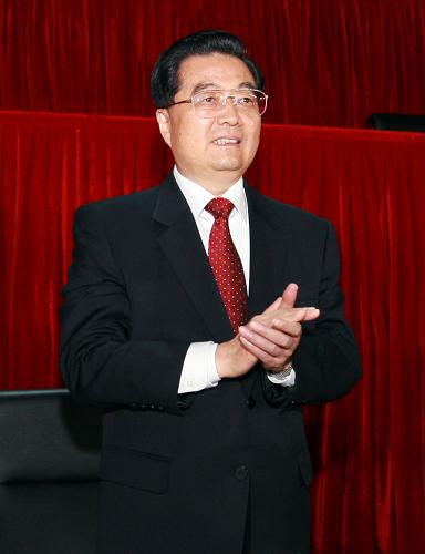 10月16日,中華人民共和國(guó)第十一屆運(yùn)動(dòng)會(huì)在濟(jì)南開(kāi)幕。中共中央總書(shū)記、國(guó)家主席、中央軍委主席胡錦濤出席開(kāi)幕式。新華社記者 鞠鵬 攝