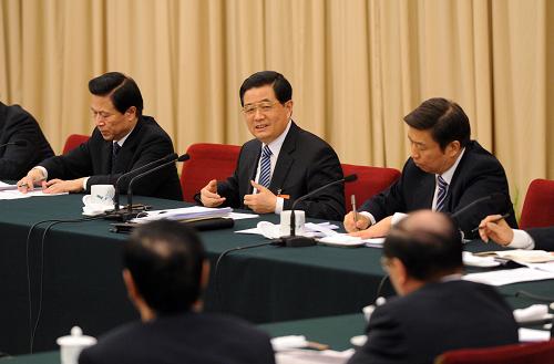 3月5日,中共中央總書記、國家主席、中央軍委主席胡錦濤參加十一屆全國人大三次會議江蘇代表團(tuán)的審議。 新華社記者 李學(xué)仁 攝