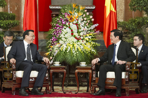 10月14日,國務院總理李克強在河內(nèi)會見越南國家主席張晉創(chuàng)。新華社記者 黃敬文 攝