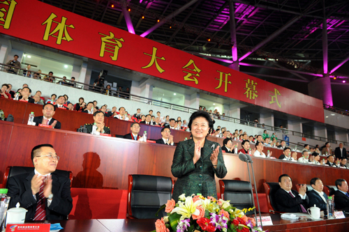 劉延?xùn)|出席第四屆全國體育大會開幕式 5月16日,中共中央政治局委員、國務(wù)委員劉延?xùn)|出席第四屆全國體育大會開幕式。當(dāng)日,第四屆全國體育大會在安徽合肥開幕。 新華社記者王雷攝