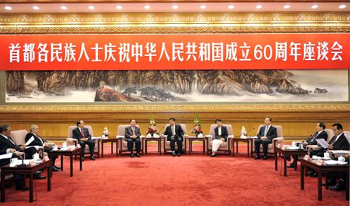 9月19日,首都各民族人士慶祝中華人民共和國成立60周年座談會在北京人民大會堂舉行。中共中央政治局委員、國務院副總理回良玉出席并講話。 新華社記者謝環(huán)馳攝