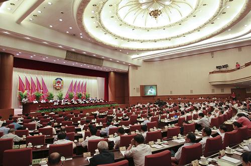 6月23日,政協(xié)十一屆全國委員會常務(wù)委員會第十次會議舉行全體會議。中共中央政治局常委、全國政協(xié)主席賈慶林出席。 新華社記者 謝環(huán)馳 攝