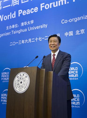 6月27日,第二屆世界和平論壇在清華大學(xué)舉行,中國國家副主席李源潮出席開幕式并致辭。新華社記者 謝環(huán)馳 攝