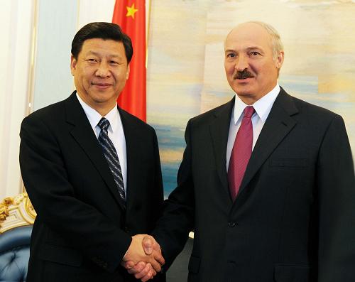 3月24日,中國國家副主席習(xí)近平在明斯克與白俄羅斯總統(tǒng)盧卡申科舉行會(huì)談。新華社記者 饒愛民攝