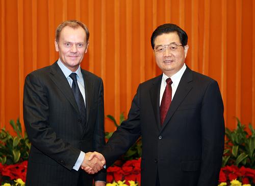 10月23日,國家主席胡錦濤在北京人民大會堂會見來華進行正式訪問并出席第七屆亞歐首腦會議的波蘭總理圖斯克。新華社記者 鞠鵬 攝