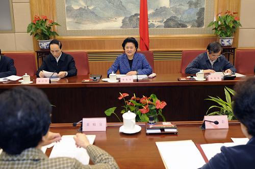 1月25日,國務(wù)院婦女兒童工作委員會五屆二次全體會議在北京召開。中共中央政治局委員、國務(wù)委員、國務(wù)院婦兒工委主任劉延?xùn)|出席會議并講話。新華社記者 張鐸 攝