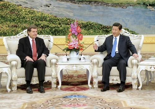 1月13日,國家副主席習(xí)近平在北京人民大會(huì)堂會(huì)見智利眾議長梅萊羅。 新華社記者 張鐸 攝