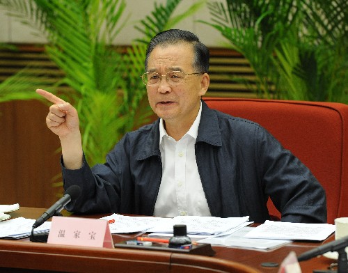 5月19日下午,中共中央政治局常委、國務(wù)院總理、國務(wù)院抗震救災(zāi)總指揮部總指揮溫家寶主持召開總指揮部第10次會議。新華社記者 劉建生 攝