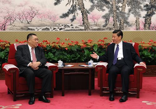 12月20日,中共中央總書記習(xí)近平在北京中南海會(huì)見來京述職的澳門特別行政區(qū)行政長官崔世安。新華社記者 饒愛民 攝