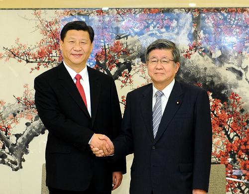 12月15日,中國國家副主席習(xí)近平在東京會(huì)見日本眾議院議長(zhǎng)橫路孝弘。新華社記者 李濤攝