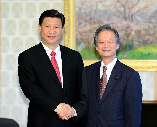12月15日,中國國家副主席習(xí)近平在東京會(huì)見日本參議院議長(zhǎng)江田五月。新華社記者 李濤攝