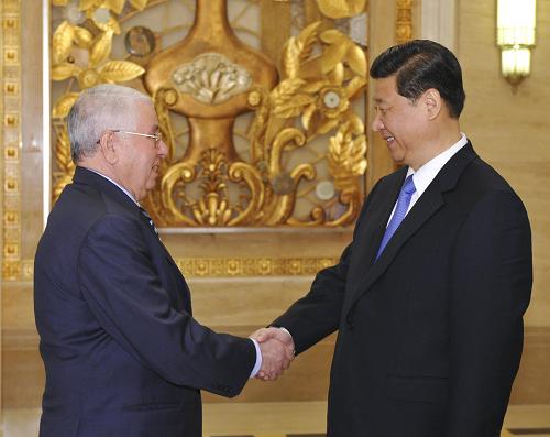 4月30日,中國國家副主席習近平在上海會見前來出席上海世博會開幕式的阿爾及利亞民族院議長本·薩拉赫。新華社記者 李學仁 攝