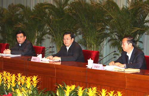 12月25日,中共中央政治局委員、國務(wù)院副總理張德江在北京出席全國工業(yè)和信息化工作會議并發(fā)表講話。新華社記者 姚大偉 攝
