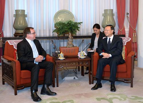 8月22日,中國國務委員楊潔篪在北京中南海會見新西蘭外交部長默里·麥卡利。新華社記者 李濤 攝