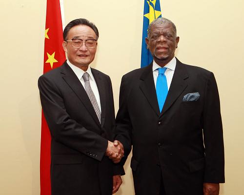 5月20日,全國人大常委會委員長吳邦國在溫得和克與納米比亞國民議會議長西奧本·古里拉布舉行會談。新華社記者 蘭紅光 攝