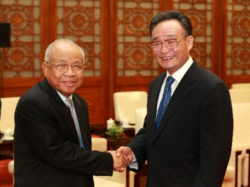 9月2日,全國人大常委會委員長吳邦國在北京人民大會堂會見柬埔寨參議院主席謝辛。 新華社記者 龐興雷 攝