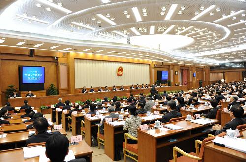十一屆全國(guó)人大常委會(huì)第六次會(huì)議在京閉會(huì) 吳邦國(guó)主持會(huì)議并發(fā)表重要講話 12月27日,十一屆全國(guó)人大常委會(huì)第六次會(huì)議在北京人民大會(huì)堂閉會(huì)。吳邦國(guó)委員長(zhǎng)主持會(huì)議并發(fā)表重要講話。 新華社記者馬占成攝