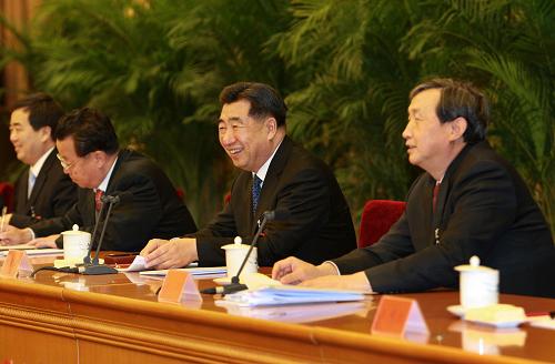 12月27日至28日,中央農(nóng)村工作會(huì)議在北京舉行。中共中央政治局委員、國務(wù)院副總理回良玉出席會(huì)議并講話。新華社記者 龐興雷 攝