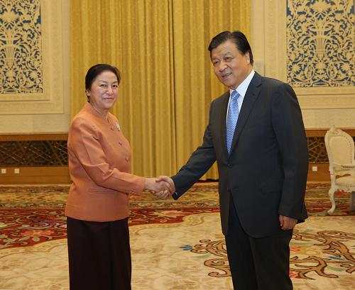 6月4日,中共中央政治局常委、中央書記處書記劉云山在北京人民大會(huì)堂會(huì)見(jiàn)老撾國(guó)會(huì)主席巴妮。 新華社記者 劉衛(wèi)兵 攝