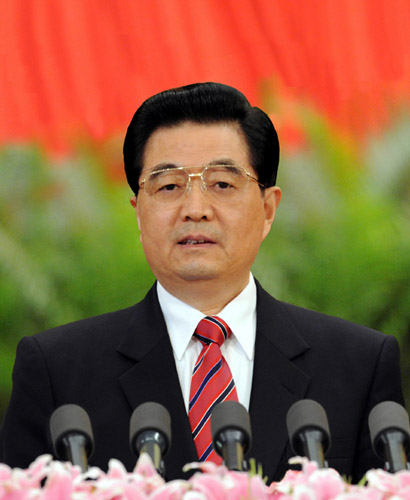 2007年10月15日,胡錦濤在中國共產(chǎn)黨第十七次全國代表大會上作報告。 新華社記者李學(xué)仁攝