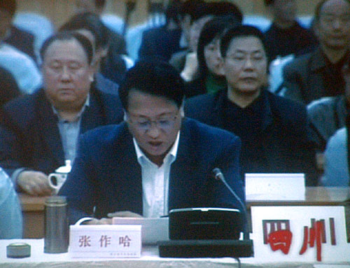 2007年11月15日15時(shí),全國冬春農(nóng)田水利基本建設(shè)電視電話會(huì)議召開。圖為四川省人民政府副省長(zhǎng)張作哈在分會(huì)場(chǎng)發(fā)言。(中國政府網(wǎng) 陳競(jìng)超 攝)