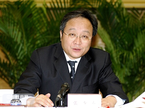 2008年1月4日(星期五)10時(shí),第一次全國(guó)污染源普查電視電話會(huì)議在國(guó)務(wù)院小禮堂舉行。中國(guó)政府網(wǎng)進(jìn)行現(xiàn)場(chǎng)直播。圖為財(cái)政部副部長(zhǎng)張少春在會(huì)議上發(fā)言。 中國(guó)政府網(wǎng) 郭小天 攝