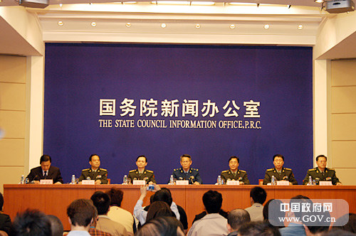 2008年5月18日,國務(wù)院新聞辦舉行發(fā)布會,請總參作戰(zhàn)部副部長馬健空軍少將,國防部新聞發(fā)言人、新聞事務(wù)局局長胡昌明大校,總政治部群眾工作辦公室副主任郭增奎大校,總后勤部司令部戰(zhàn)勤計劃局局長謝維寬大校,總裝備部綜合計劃部戰(zhàn)勤保障局局長馬改河大校和武警部隊司令部作戰(zhàn)勤務(wù)部部長張金良大校介紹人民解放軍和武警部隊抗震救災(zāi)情況,并答記者問。
