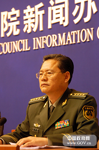 2008年5月18日,國務(wù)院新聞辦舉行發(fā)布會,請總參作戰(zhàn)部副部長馬健空軍少將,國防部新聞發(fā)言人、新聞事務(wù)局局長胡昌明大校,總政治部群眾工作辦公室副主任郭增奎大校,總后勤部司令部戰(zhàn)勤計劃局局長謝維寬大校,總裝備部綜合計劃部戰(zhàn)勤保障局局長馬改河大校和武警部隊司令部作戰(zhàn)勤務(wù)部部長張金良大校介紹人民解放軍和武警部隊抗震救災(zāi)情況,并答記者問。