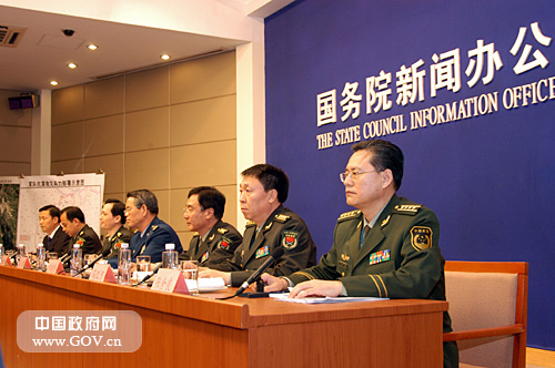 2008年5月18日,國務(wù)院新聞辦舉行發(fā)布會(huì),請(qǐng)總參作戰(zhàn)部副部長馬健空軍少將,國防部新聞發(fā)言人、新聞事務(wù)局局長胡昌明大校,總政治部群眾工作辦公室副主任郭增奎大校,總后勤部司令部戰(zhàn)勤計(jì)劃局局長謝維寬大校,總裝備部綜合計(jì)劃部戰(zhàn)勤保障局局長馬改河大校和武警部隊(duì)司令部作戰(zhàn)勤務(wù)部部長張金良大校介紹人民解放軍和武警部隊(duì)抗震救災(zāi)情況,并答記者問。