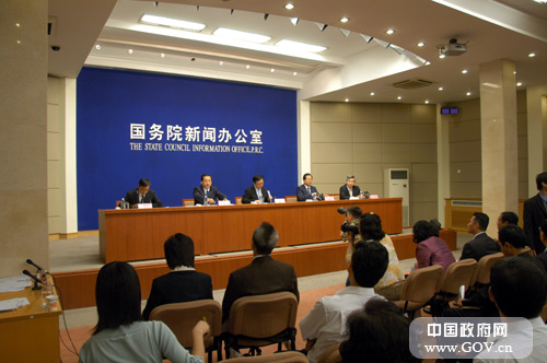 2008年8月28日(星期四)上午10時(shí),國(guó)務(wù)院新聞辦公室舉行新聞發(fā)布會(huì),請(qǐng)商務(wù)部副部長(zhǎng)高虎城,廣西壯族自治區(qū)黨委常委、自治區(qū)常務(wù)副主席李金早介紹第五屆中國(guó)—東盟博覽會(huì)、第五屆中國(guó)—東盟商務(wù)與投資峰會(huì)及第三次中國(guó)—東盟電信周相關(guān)活動(dòng)籌備工作的進(jìn)展等方面情況,并答記者問(wèn)。