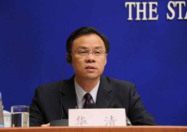 新聞辦定于2011年8月25日(星期四)上午10時在國務(wù)院新聞辦新聞發(fā)布廳舉行新聞發(fā)布會,請國家測繪地理信息局副局長李維森等介紹西部測圖工程、1:5萬基礎(chǔ)地理信息數(shù)據(jù)庫更新工程、中國“一張圖”測繪、數(shù)字中國建設(shè)等情況。圖為新聞辦新聞局局長華清。中國政府網(wǎng) 翟子赫 攝