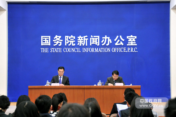 2011年12月29日,國務(wù)院新聞辦新聞發(fā)布廳舉行新聞發(fā)布會(huì),發(fā)表《2011年中國的航天》白皮書,請(qǐng)國家航天局新聞發(fā)言人張煒介紹《2011年中國的航天》白皮書等方面情況,并答記者問。圖為國新辦新聞發(fā)布會(huì)現(xiàn)場(chǎng)。中國政府網(wǎng) 張龍 攝