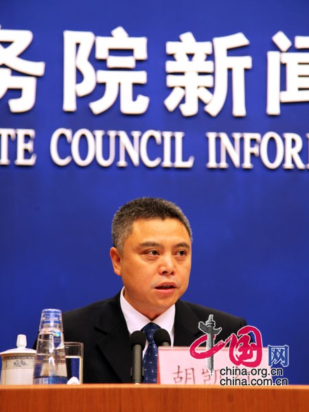 國務(wù)院新聞辦公室于2013年7月15日(星期一)上午10時舉行新聞發(fā)布會,請國家統(tǒng)計(jì)局新聞發(fā)言人、國民經(jīng)濟(jì)綜合統(tǒng)計(jì)司司長盛來運(yùn)介紹2013年上半年國民經(jīng)濟(jì)運(yùn)行情況,并答記者問。