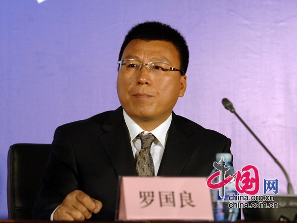 中國銀監(jiān)會定于2014年4月21日(星期一)上午10時在中國銀監(jiān)會302會議室舉行新聞發(fā)布會,請?zhí)幹梅欠Y部際聯(lián)席會議辦公室主任劉張君、最高人民法院刑三庭副庭長羅國良、最高人民檢察院法律政策研究室副主任韓耀元、公安部經(jīng)濟犯罪偵查局副局長韓浩介紹防范打擊非法集資有關工作情況,并答記者問。圖為最高人民法院刑三庭副庭長羅國良。中國網(wǎng) 寇萊昂 攝