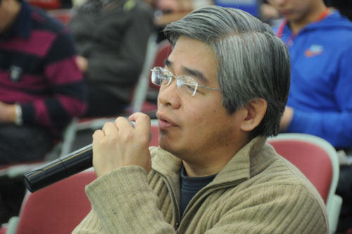 圖為臺(tái)灣《中國(guó)時(shí)報(bào)》記者正在提問(wèn)。新華網(wǎng) 李清 攝影