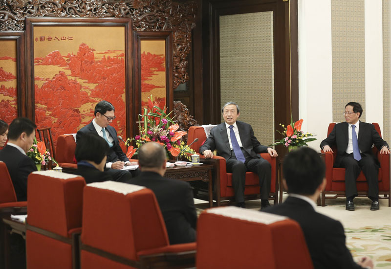 12月3日，國務(wù)院副總理馬凱在北京中南海紫光閣會見香港金融管理局總裁陳德霖率領(lǐng)的香港銀行公會代表團(tuán)。