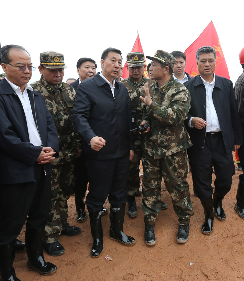 12月22日，國務委員王勇召開專題會議，就深圳市光明新區(qū)“12·20”滑坡災害應急救援、善后處理和災害調(diào)查等工作進行再部署；前往災害現(xiàn)場指導救援工作。