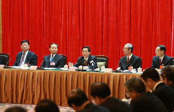 3月5日，國(guó)務(wù)委員、公安部部長(zhǎng)郭聲琨參加十二屆全國(guó)人大四次會(huì)議廣西代表團(tuán)第一次全體會(huì)議，與代表們共同審議政府工作報(bào)告。