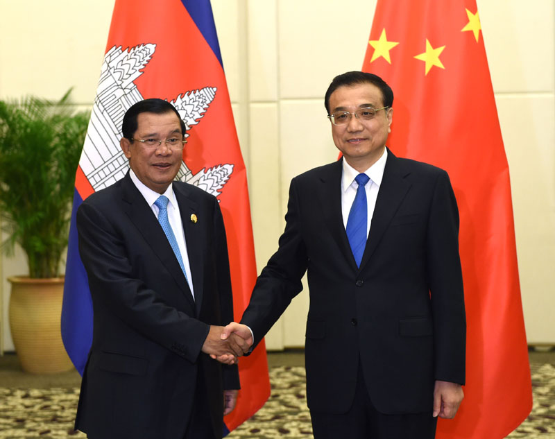3月23日，中國國務(wù)院總理李克強在海南三亞會見柬埔寨首相洪森。