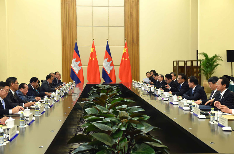 3月23日，中國國務(wù)院總理李克強在海南三亞會見柬埔寨首相洪森。